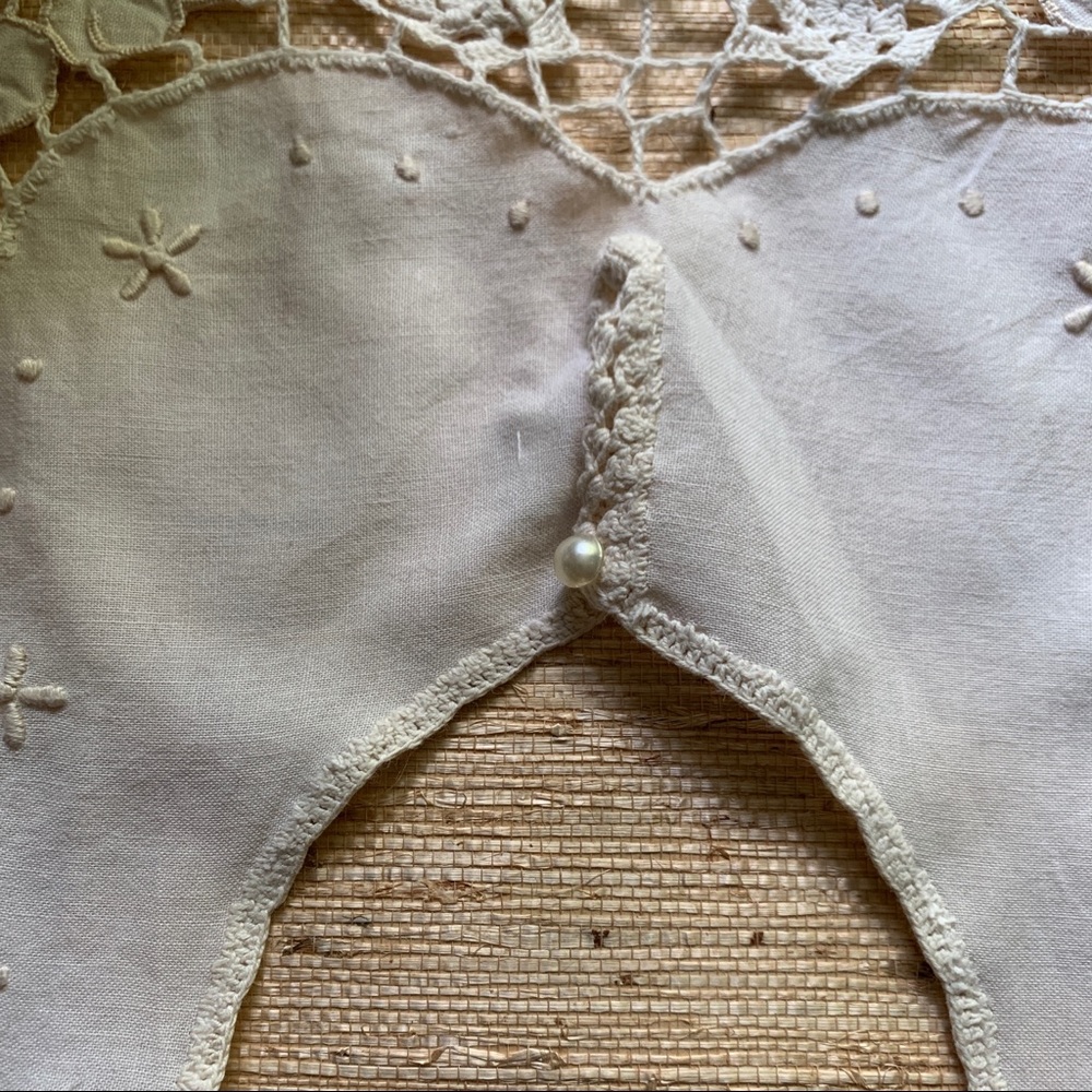 Vintage Ivory One-Piece Embroidered Lace Collar - Picture 6 of 8